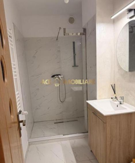 Apartament cu 3 camere semidecomandat, mobilat în Iancului