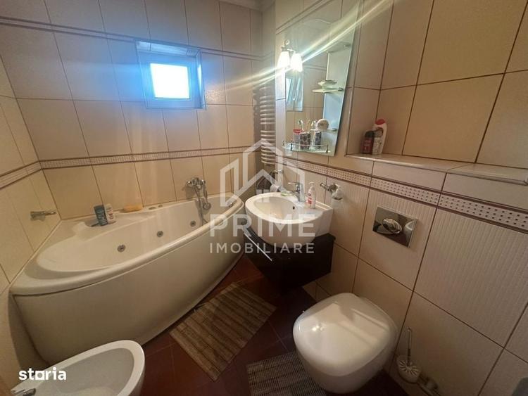 Apartament cu 3 camere în Cetate