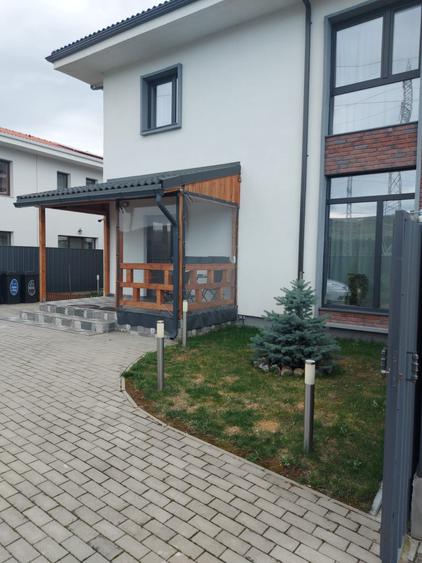 Duplex cu 4 camere cu Canalizare în Florești
