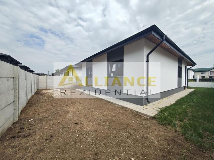Casă individuală cu 3 camere decomandat cu Canalizare în Berceni