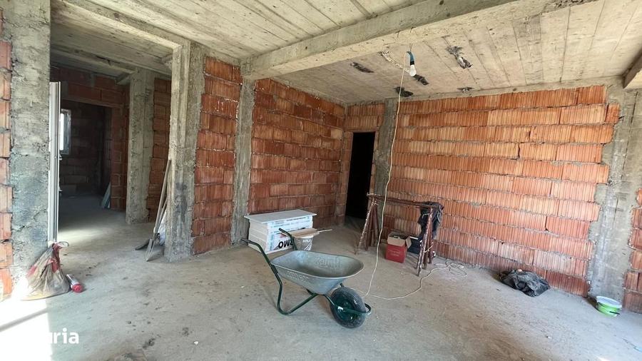 Casă cu 4 camere cu Teren 285 Mp în Urseni