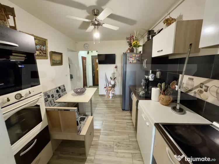 Apartament cu 3 camere decomandat în Cetate
