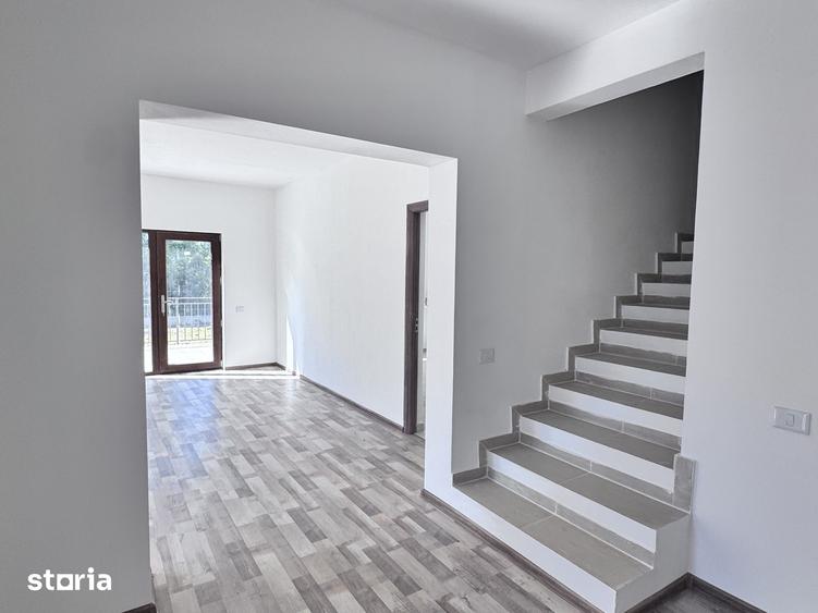 Casă cu 4 camere cu Teren 500 Mp în Bujoreni