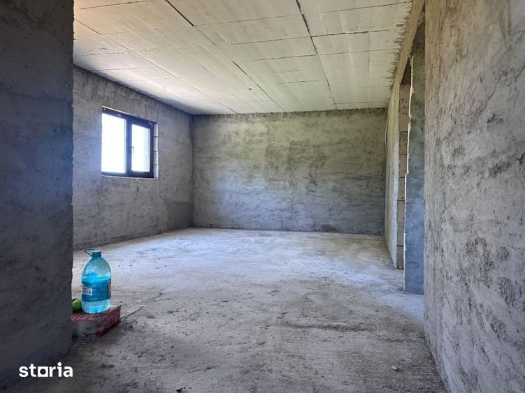 Casă cu 4 camere cu Teren 396 Mp în Comișani