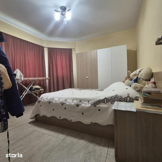 Casă cu 5 camere cu Teren 500 Mp în Frumușeni