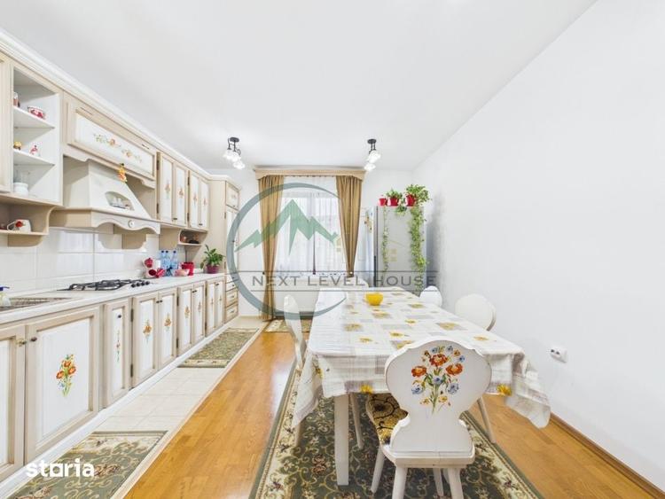 Casă cu 10 camere cu Teren 1009 Mp în Central