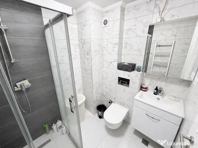Apartament cu 3 camere decomandat în Energia