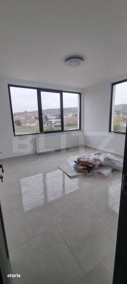 Spațiu comercial, de 1,000 mp, în Central