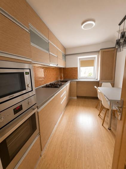 Apartament cu 4 camere decomandat în Central