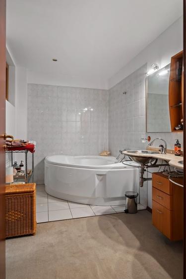 Apartament cu 6 camere decomandat, mobilat în Cotroceni
