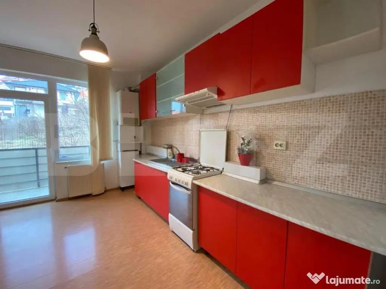 Apartament cu 3 camere semidecomandat în Câmpului
