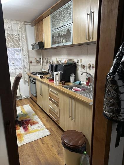 Apartament cu 3 camere semidecomandat în Micro 11