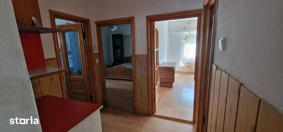 Apartament cu 4 camere decomandat în Gara