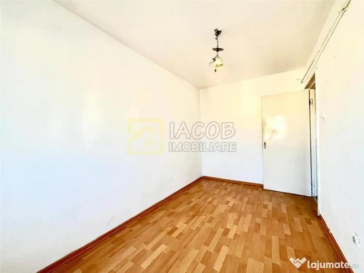 Apartament cu 3 camere semidecomandat în Milcov
