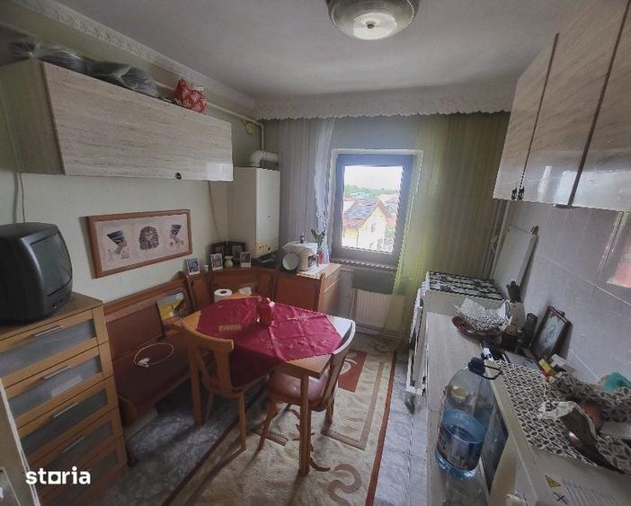 Apartament cu 3 camere decomandat în Mioriței