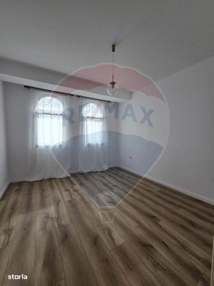 Casă cu 4 camere cu Teren 300 Mp în Ferme
