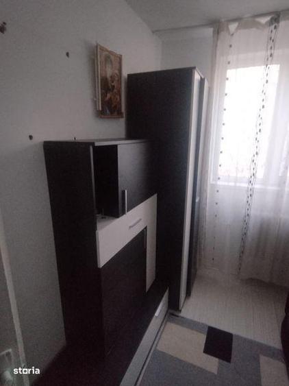 Apartament cu 3 camere semidecomandat, mobilat în Central