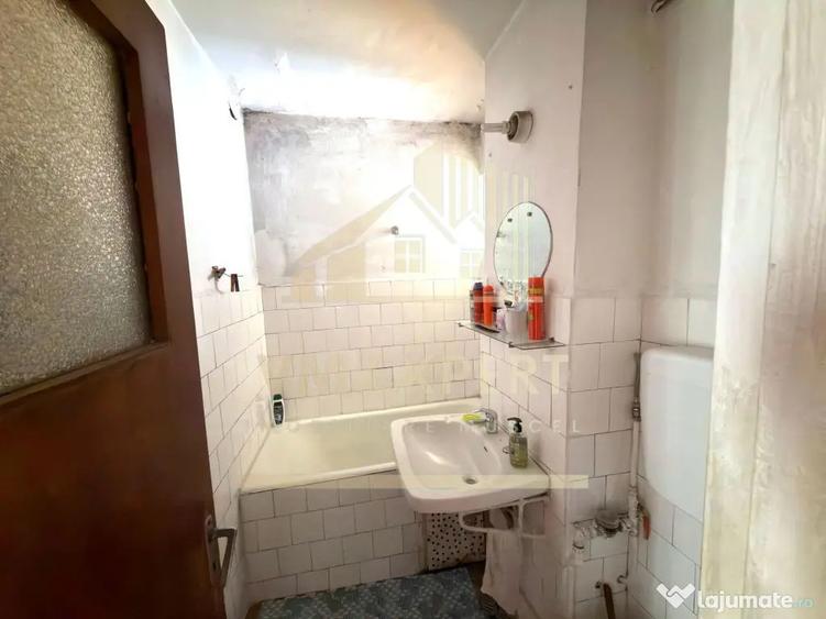 Apartament cu 3 camere semidecomandat în Central