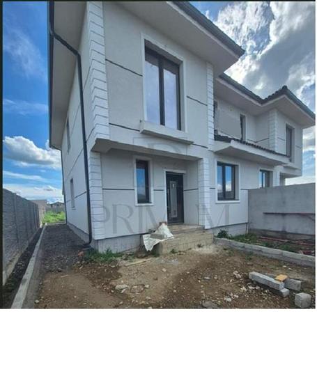 Duplex cu 5 camere cu Canalizare în Moșnița Nouă
