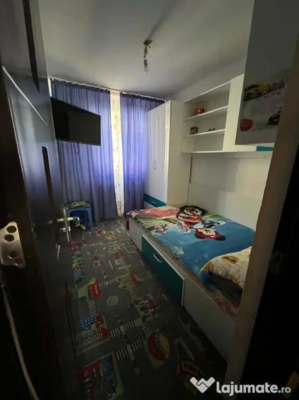 Apartament cu 3 camere semidecomandat în Găvana