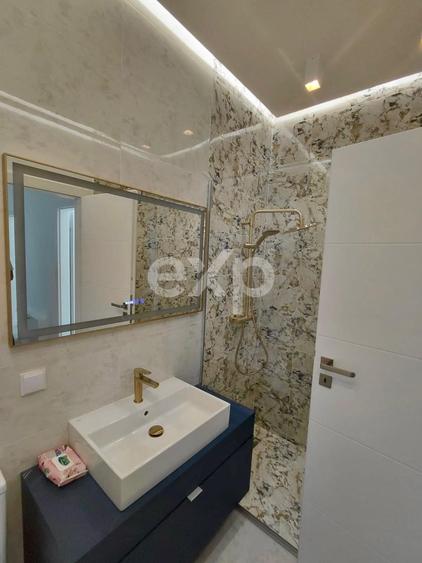 Apartament cu 2 camere decomandat în Tractorul