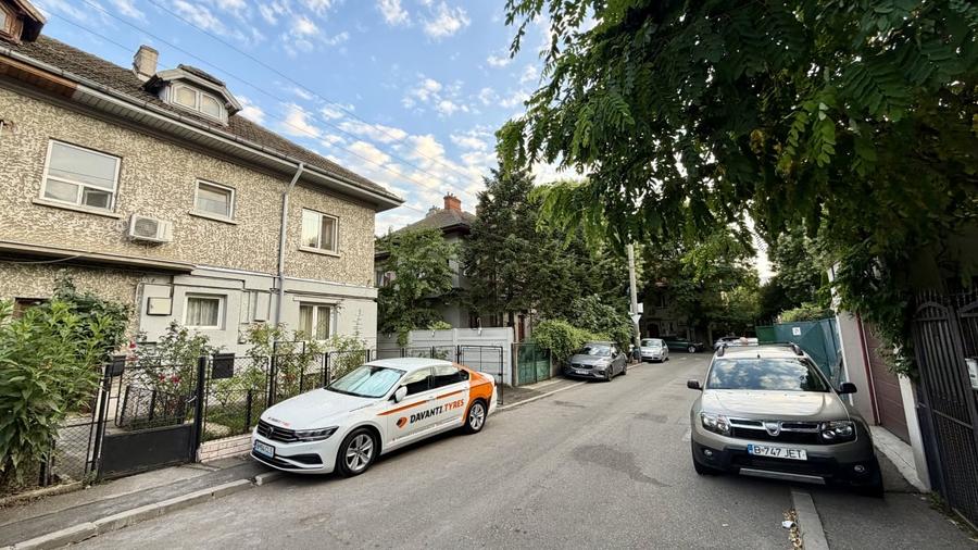 Apartament cu 3 camere semidecomandat în Vatra Luminoasă