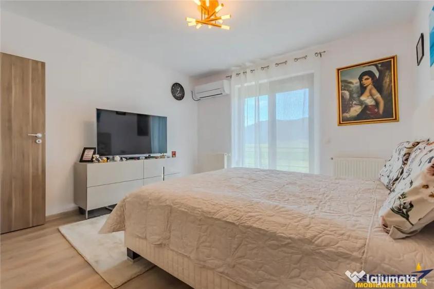 Casă cu 4 camere cu Teren 333 Mp în IAR