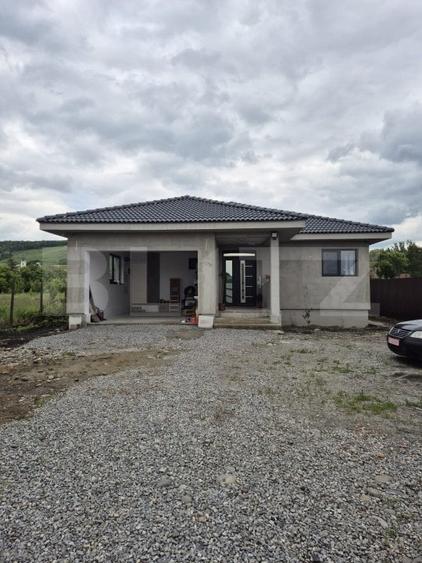 Casă individuală cu 4 camere cu Garaj în Ernei