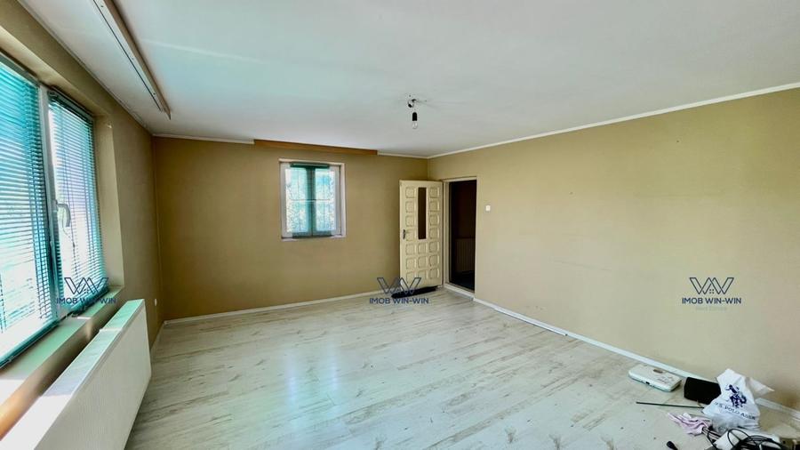 Casă individuală cu 8 camere cu Garaj în Valea Ursului