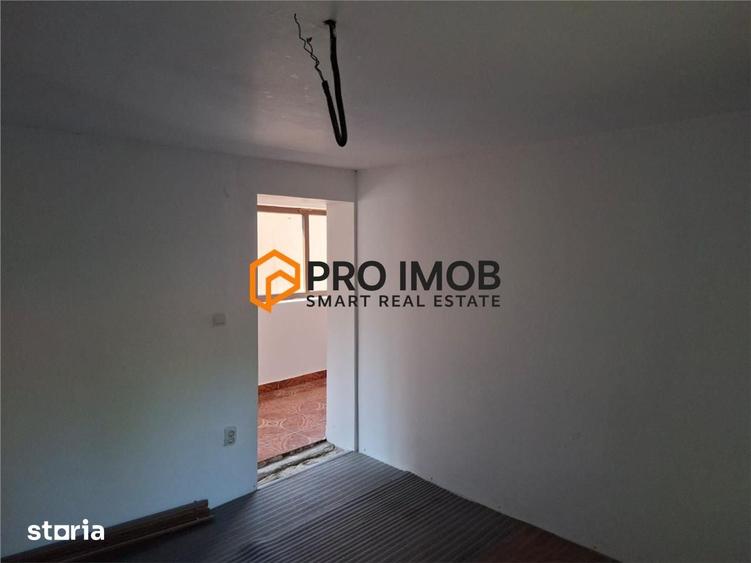 Casă cu 2 camere decomandat cu Teren 1180 Mp în Central