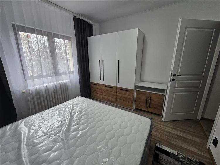 Apartament cu 2 camere semidecomandat, mobilat în Berceni