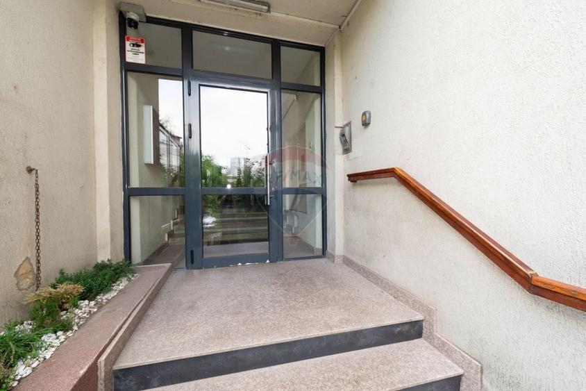 Apartament cu 3 camere, mobilat în 1 Mai