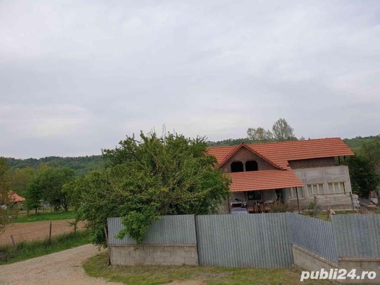 Casă cu 2 camere cu Teren 1000 Mp în Florești