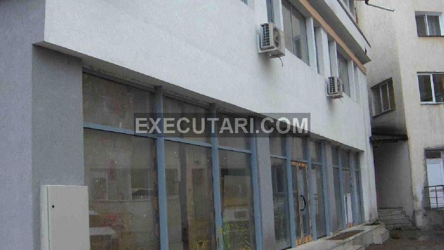 Birou, de 1,500 mp, în Central