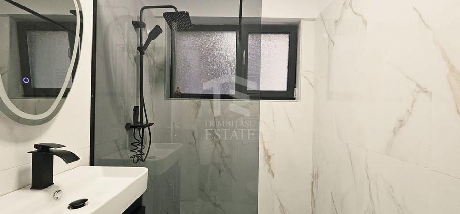 Apartament cu 2 camere semidecomandat, mobilat în Central