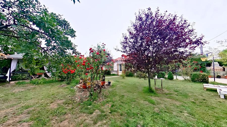 Casă individuală cu 6 camere cu Canalizare în Est