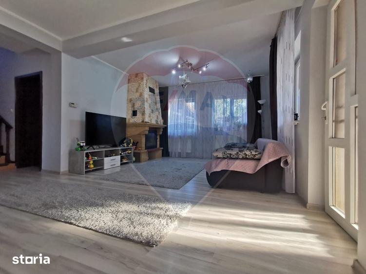 Casă cu 7 camere cu Teren 342 Mp în Tokai