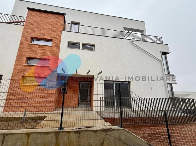 Casă individuală cu 4 camere cu Canalizare în Iris