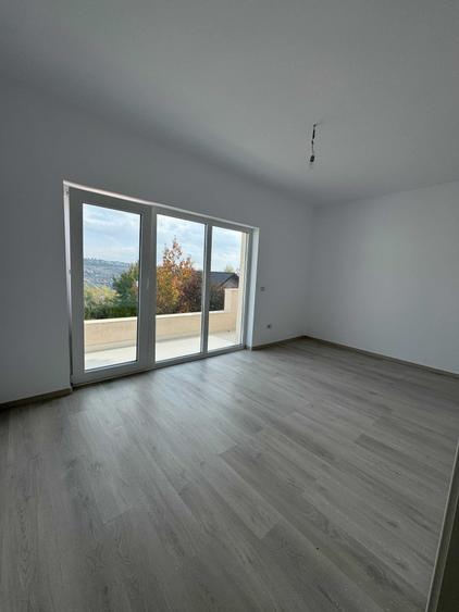 Casă cu 4 camere în Valea Lupului