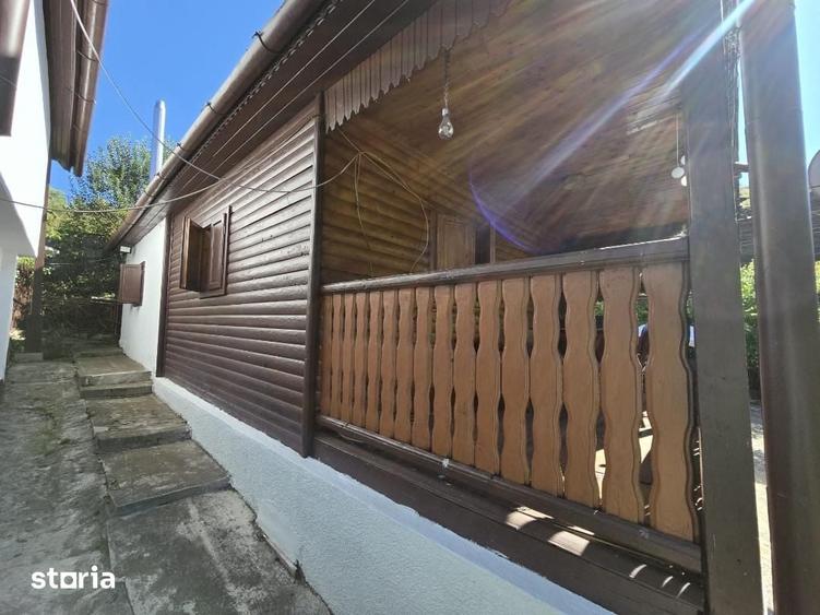 Casă cu 4 camere cu Teren 608 Mp în Livezile