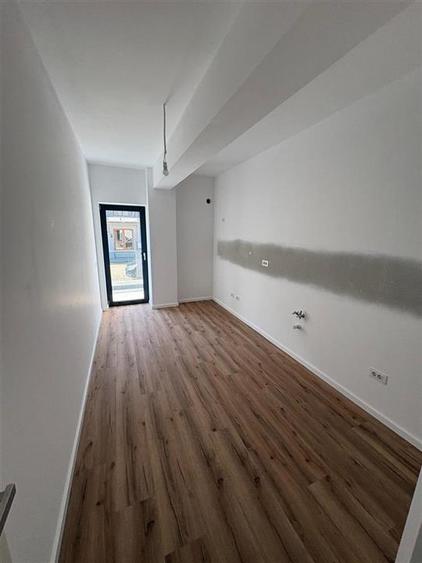 Apartament cu 2 camere decomandat în Tractorul