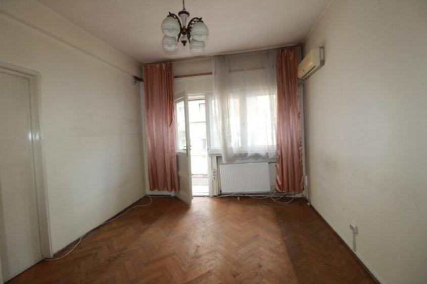 Apartament cu 4 camere semidecomandat, mobilat în Cișmigiu