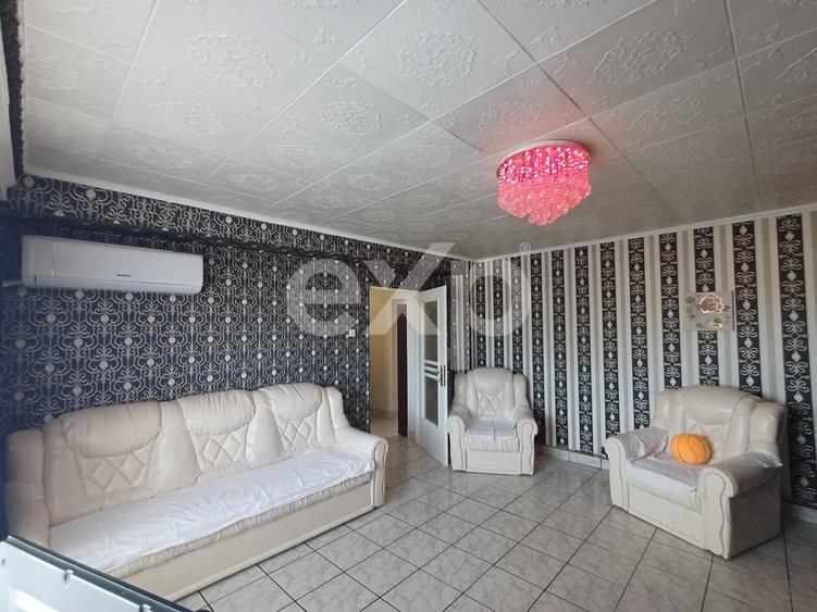 Apartament cu 3 camere decomandat în Teilor