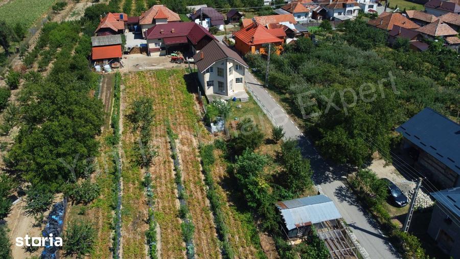 Casă cu 4 camere cu Teren 407 Mp în Țițești