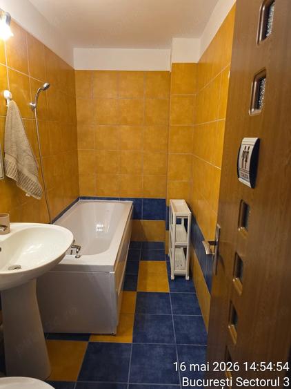 Apartament cu 3 camere decomandat în Vitan
