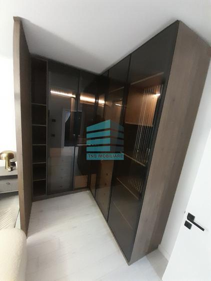 Apartament cu 4 camere decomandat în Titan