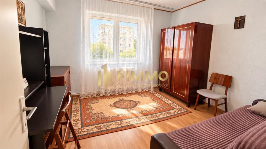 Apartament cu 3 camere decomandat în George Enescu