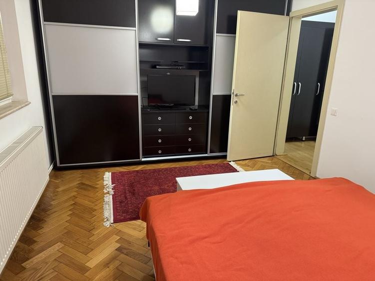 Apartament cu 3 camere semidecomandat în Grigorescu