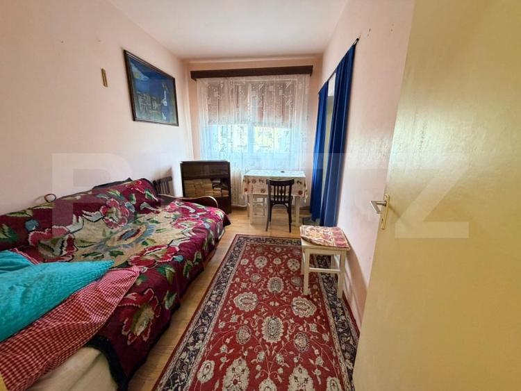 Apartament cu 3 camere semidecomandat, mobilat în Cugir
