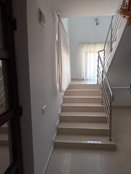 Casă cu 6 camere cu Teren 820 Mp în Berceni